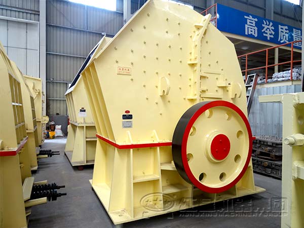 重錘式破碎機側(cè)面