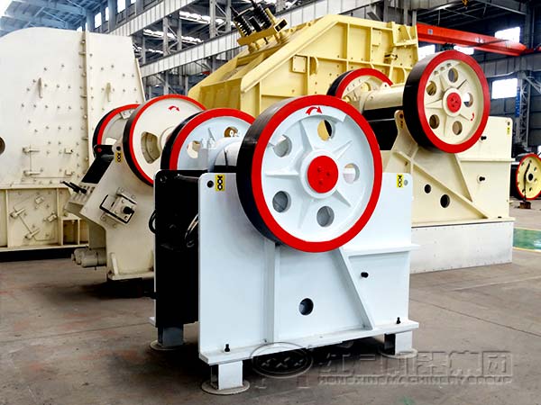 鄂式破碎機廠家車間