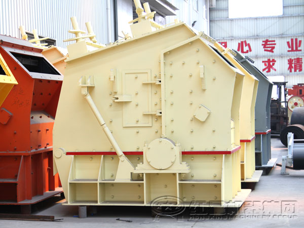 反擊式破碎機(jī)廠家車(chē)間