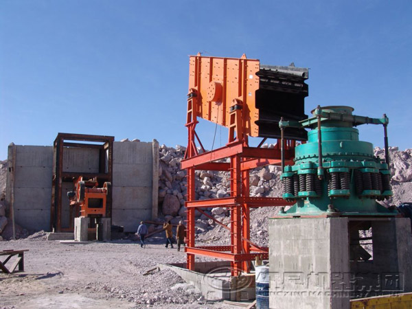 圓錐式破碎機(jī)砂石生產(chǎn)線安裝現(xiàn)場(chǎng)