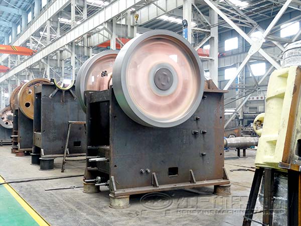 破碎設(shè)備鄂式破碎機(jī)試機(jī)