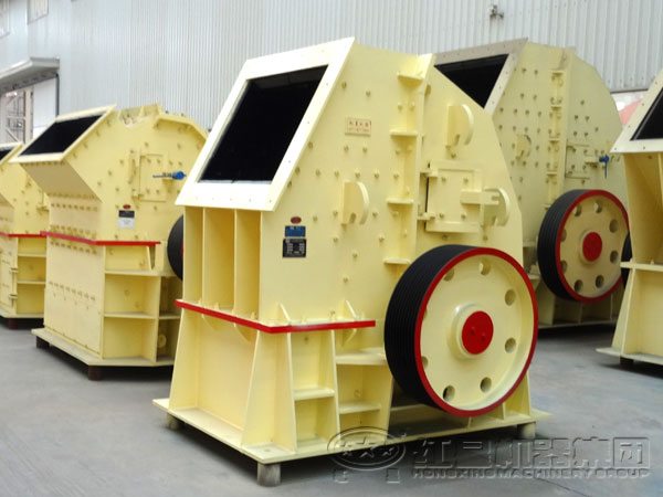 高產(chǎn)破碎機廠家車間