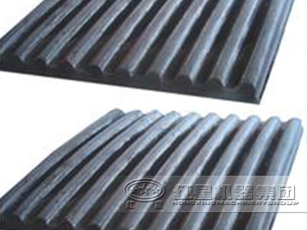 顎式破碎機(jī)動(dòng)顎板