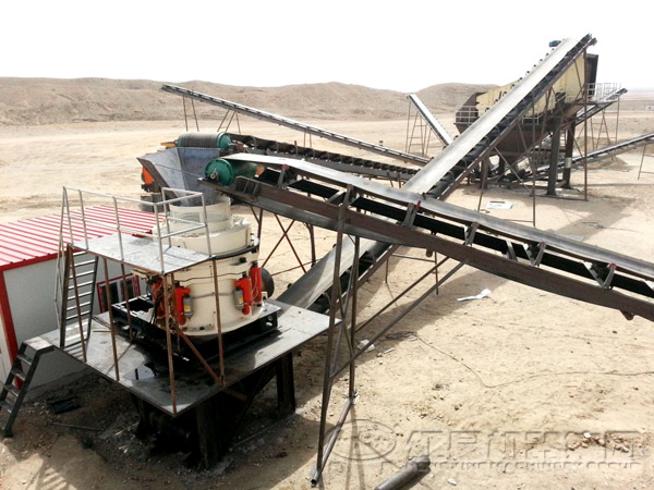 液壓圓錐破碎機現(xiàn)場