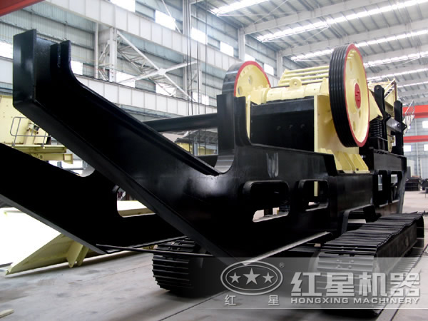 履帶式移動(dòng)破碎站設(shè)備