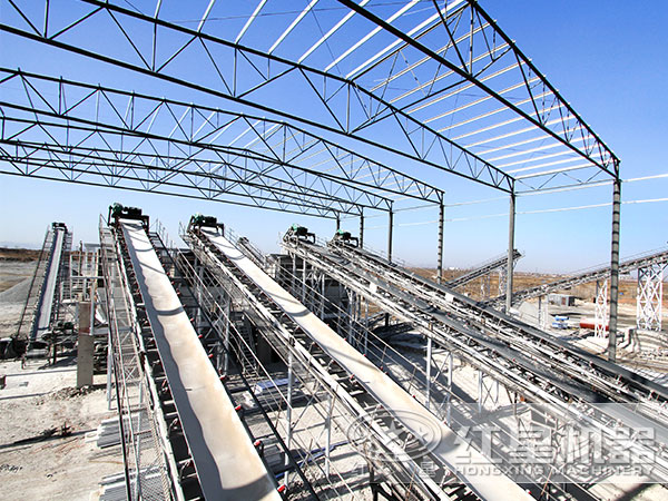 膠帶輸送機(jī)生產(chǎn)現(xiàn)場