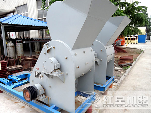 雙級破碎機側(cè)面圖