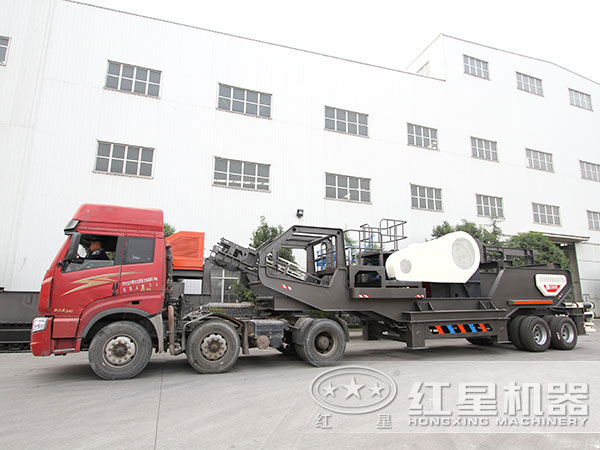 環(huán)保移動(dòng)石子粉碎機(jī)發(fā)貨中