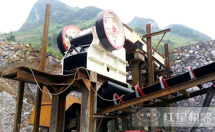 鄂式破碎機安裝現(xiàn)場