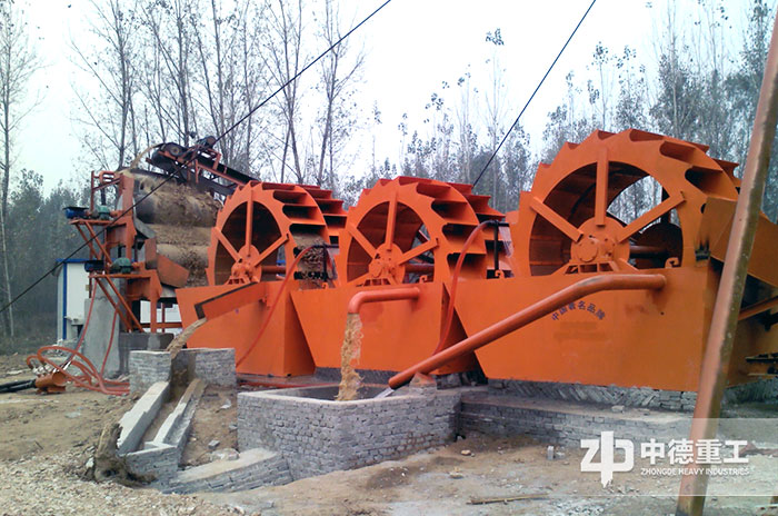 紅星售后服務(wù)人員現(xiàn)場指導(dǎo)安裝洗砂機(jī)