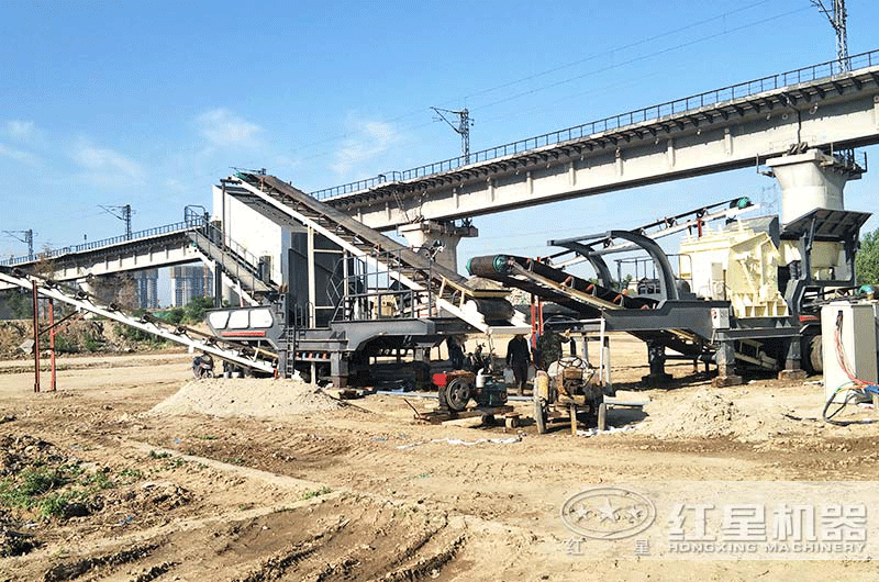 移動(dòng)式建筑垃圾破碎機(jī)生產(chǎn)現(xiàn)場(chǎng)實(shí)拍