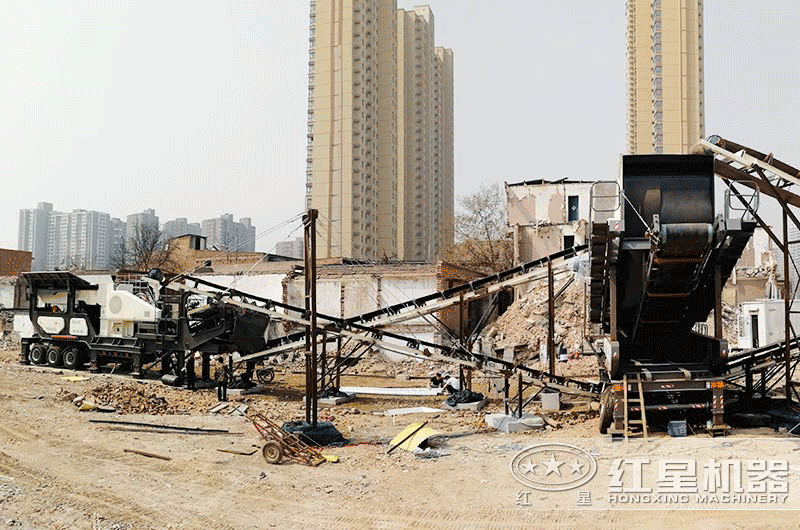 新型移動(dòng)式建筑垃圾破碎機(jī)粉碎建筑垃圾現(xiàn)場(chǎng)