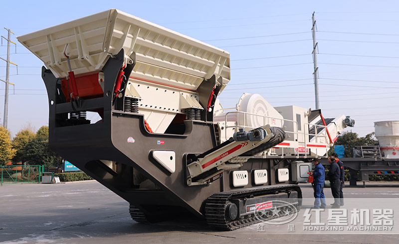 履帶式移動破碎站搭載顎式破碎機