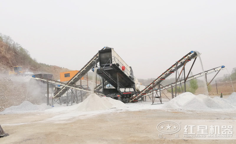 河南紅星配置的移動制砂現場