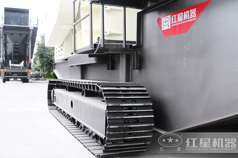 紅星履帶式鵝卵石破碎機(jī)——全鋼履帶式底盤結(jié)構(gòu)，適應(yīng)性更強(qiáng)