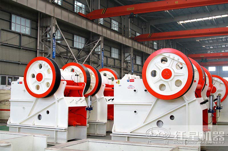 紅星顎式破碎機生產(chǎn)車間
