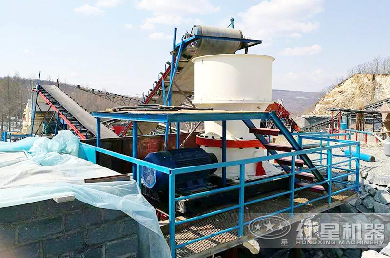山西用戶在河南紅星購置的大型碎石生產(chǎn)線，整條生產(chǎn)線運作兩年多，效率高、性能穩(wěn)定、故障率低