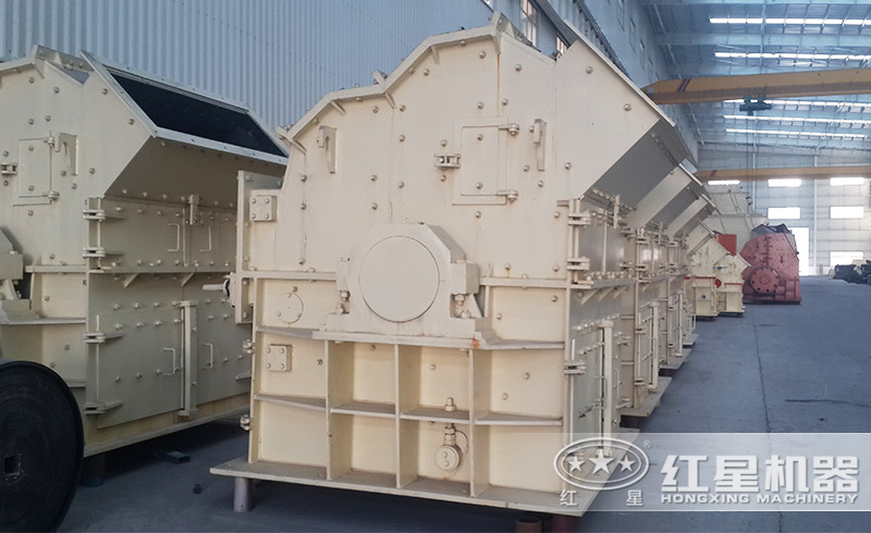 紅星細(xì)碎機(jī)生產(chǎn)車間，現(xiàn)貨供應(yīng)，也可定制服務(wù)