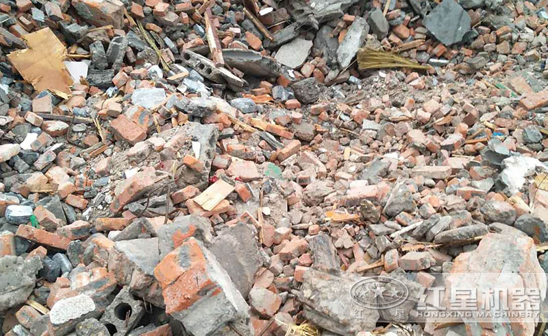 大量建筑垃圾的肆意堆放，占用土地資源，破壞生態(tài)環(huán)境