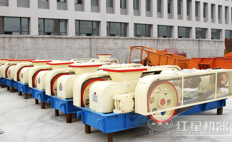 紅星對輥式破碎機用于破碎煤炭，成品細膩，運行成本低