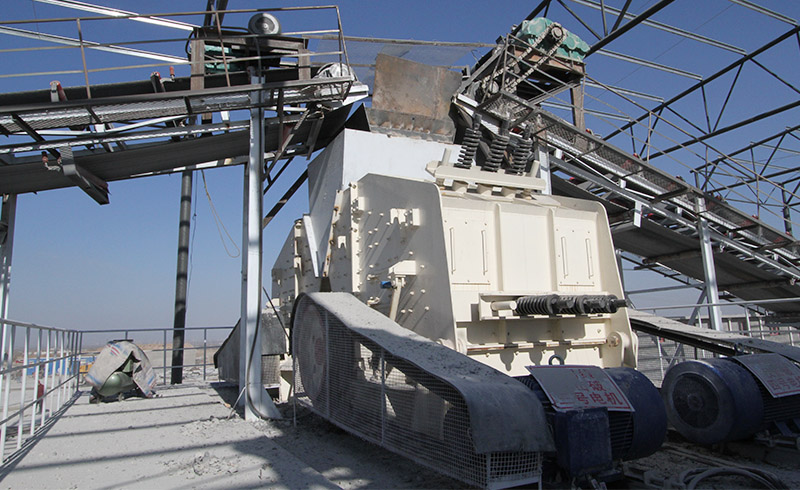 中碎設(shè)備——反擊式破碎機