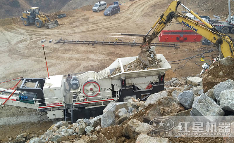 河南紅星履帶式移動69鄂破機生產(chǎn)線現(xiàn)場