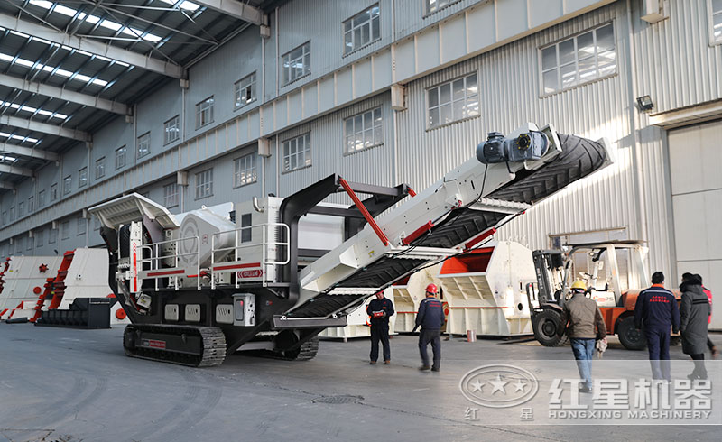 用戶來廠參觀履帶一體式建筑垃圾破碎機