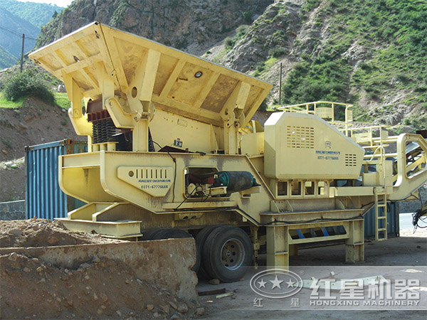 可移動碎石機生產(chǎn)線現(xiàn)場