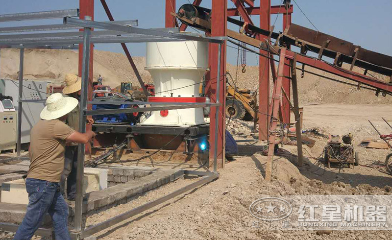 圓錐式破碎機(jī)生產(chǎn)線現(xiàn)場(chǎng)