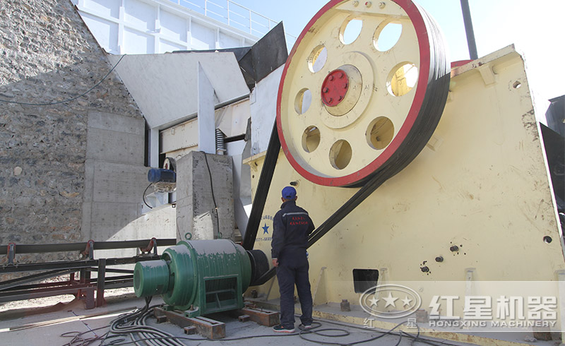 紅星顎式破碎機生產(chǎn)現(xiàn)場