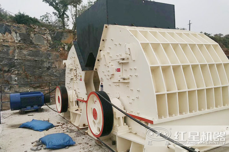 紅星錘式破碎機生產(chǎn)線現(xiàn)場
