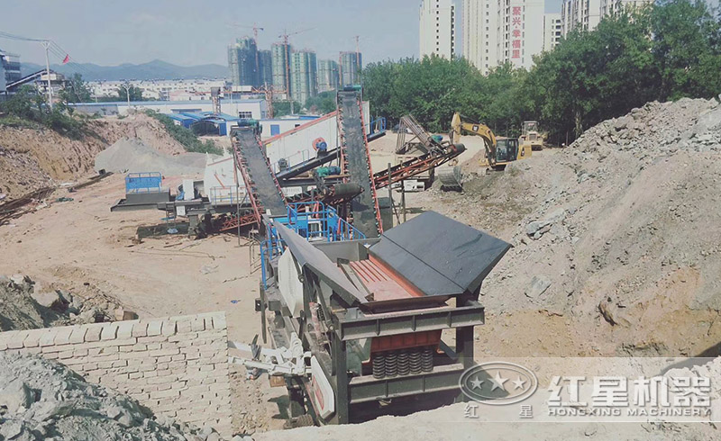 紅星大型移動(dòng)式碎石生產(chǎn)線現(xiàn)場(chǎng)