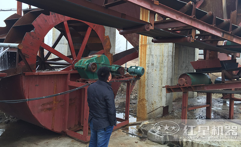 紅星水洗輪式洗砂機(jī)洗砂現(xiàn)場(chǎng)