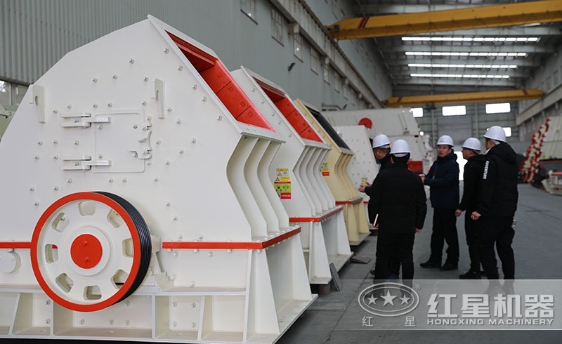 紅星錘式破碎機車間一角