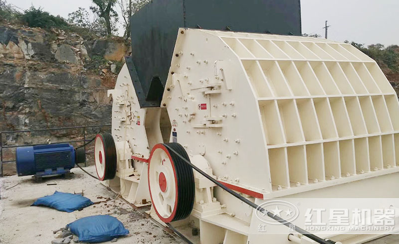 紅星錘式破碎機生產(chǎn)線現(xiàn)場