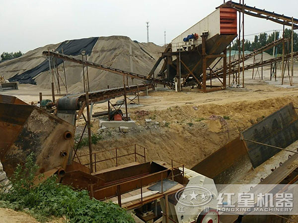 紅星大型錘式破碎機(jī)生產(chǎn)線現(xiàn)場