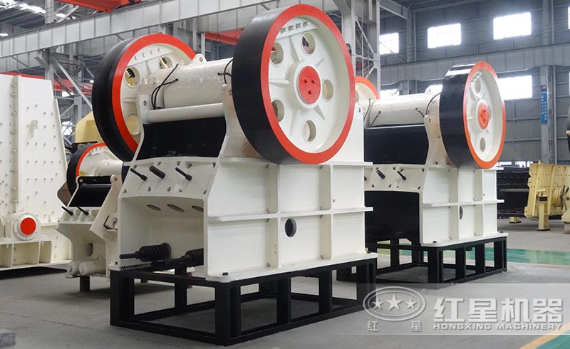 紅星鄂式破碎機(jī)——砂石生產(chǎn)線(xiàn)中的“排頭兵”