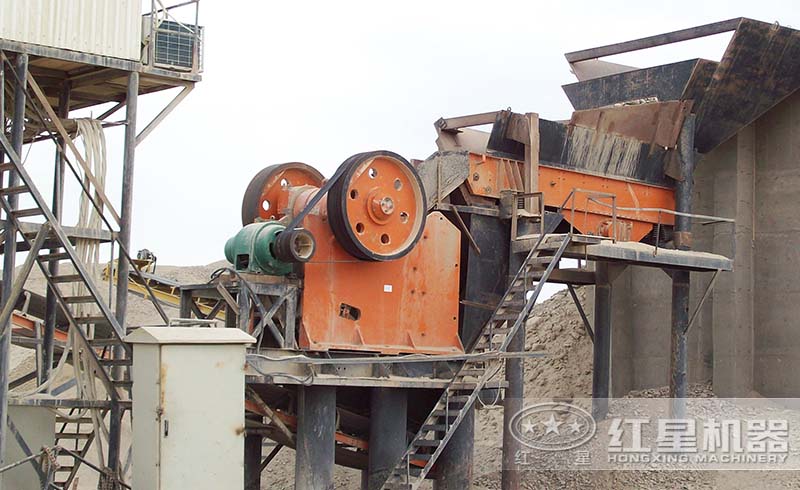 紅星顎式破碎機(jī)生產(chǎn)線(xiàn)現(xiàn)場(chǎng)