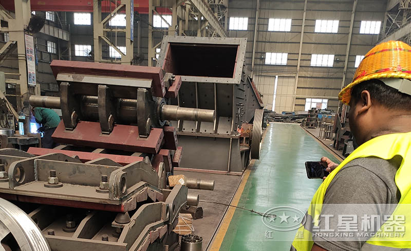 紅星錘式破碎機生產(chǎn)車間，匠心打造高品質(zhì)錘破