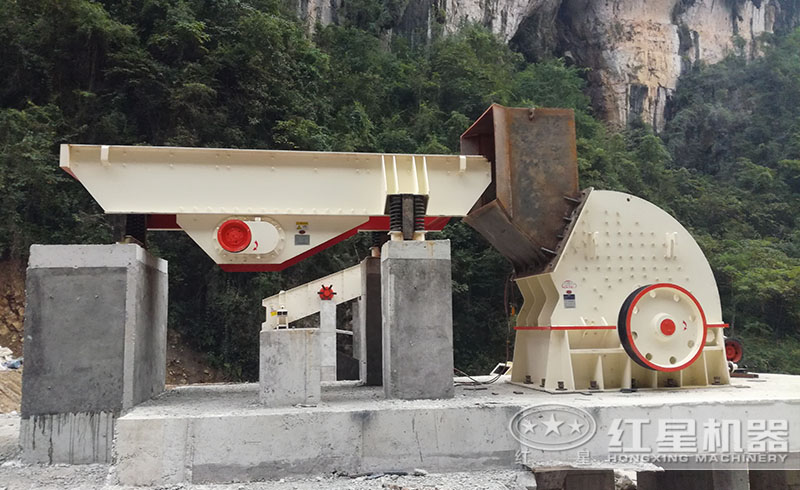 紅星錘式破碎機安裝現(xiàn)場，紅星廠家免費配送、免費安裝