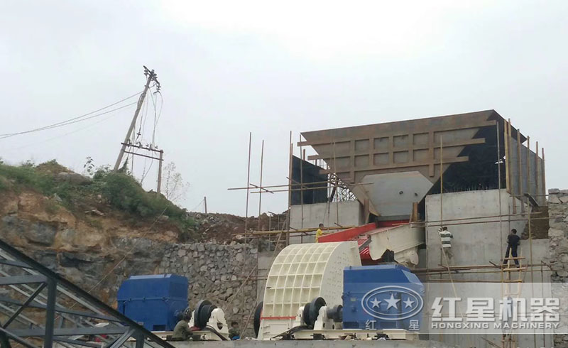 紅星錘式破碎機安裝現(xiàn)場