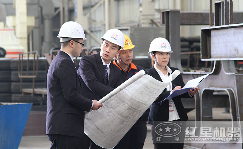 紅星設(shè)備以質(zhì)取勝，技術(shù)人員正專注于工作