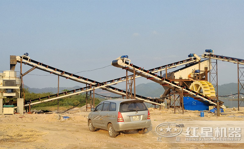 皮帶輸送機(jī)加工現(xiàn)場(chǎng)