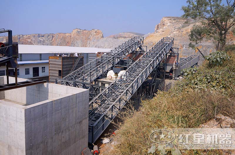 封閉式輸送帶安裝現(xiàn)場(chǎng)