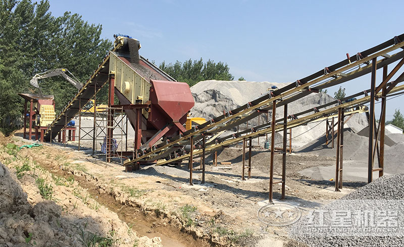 紅星錘式破碎機碎石現(xiàn)場