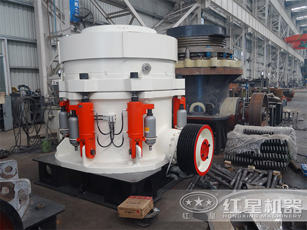 紅星液壓圓錐破碎機(jī)鑄造車間