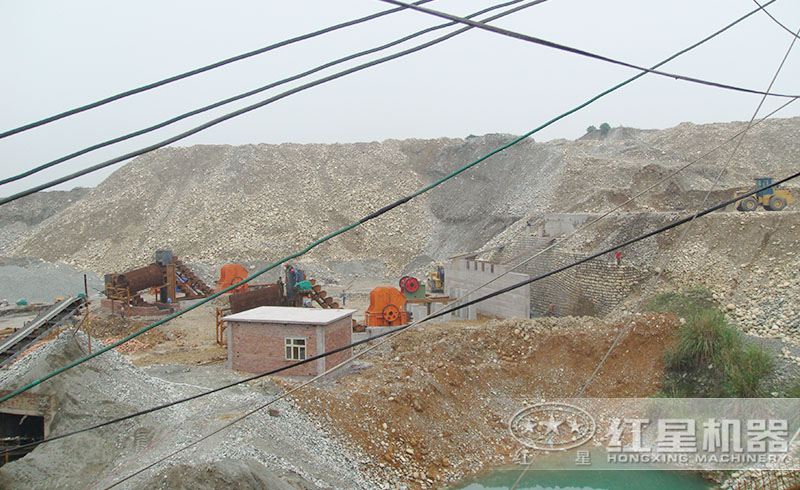 紅星錘式破碎機安裝現場