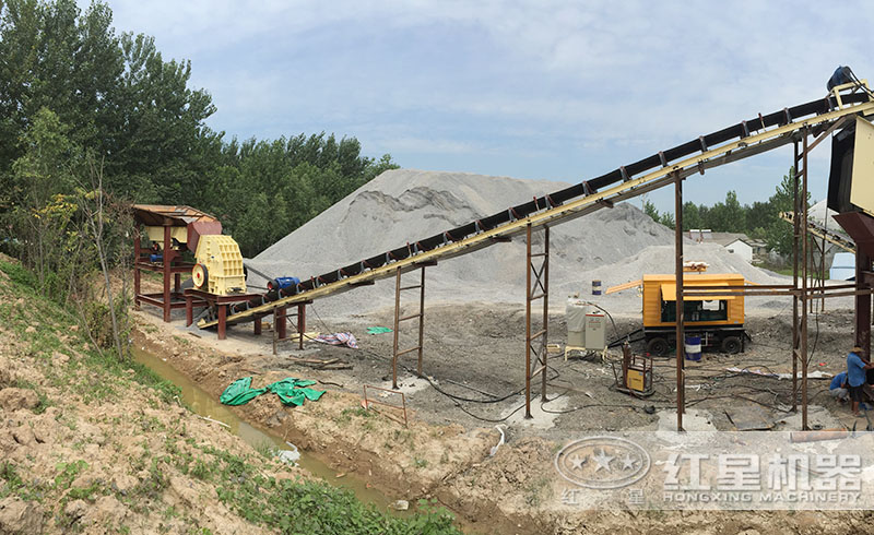 紅星固定式錘式破碎機(jī)碎石現(xiàn)場(chǎng)