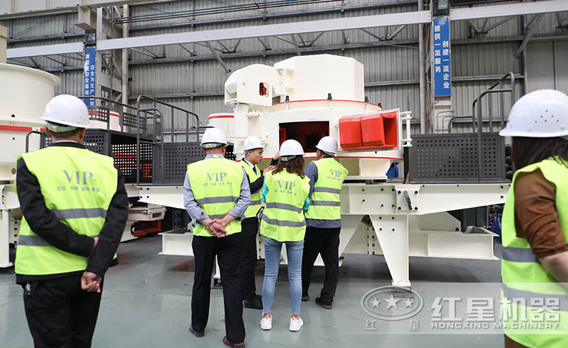 用戶來紅星廠區(qū)參觀購置制砂機