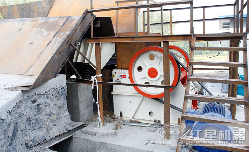 紅星鄂式破碎機生產(chǎn)線現(xiàn)場